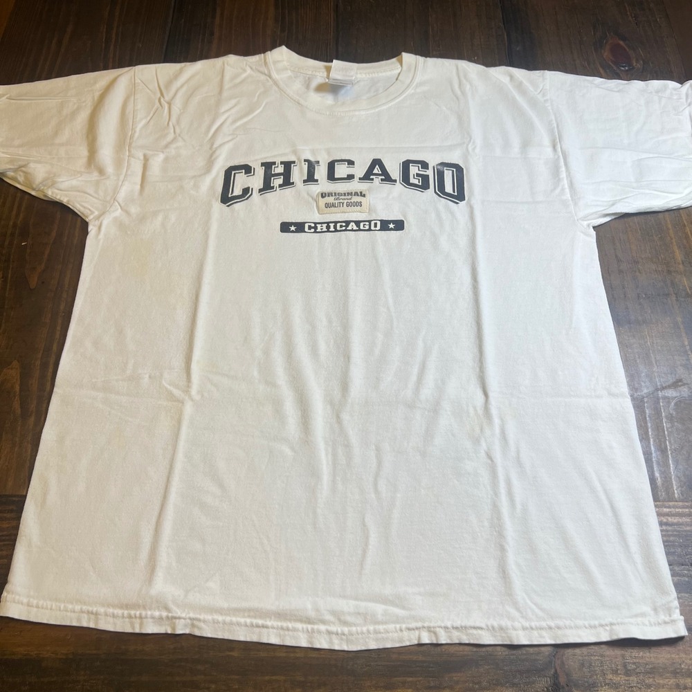 Gildan Ultra Cotton Chicago Graphic T-Shirtβ Mens XL White Heavyweight Souvenir